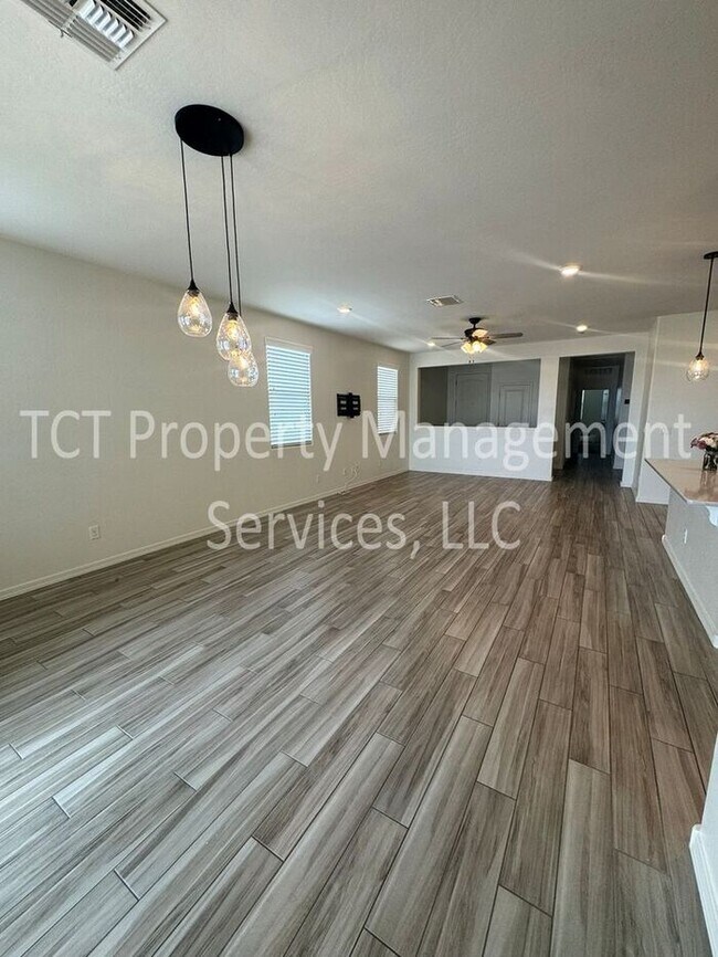 1060 Canyonlands Ct San Tan Valley, AZ 85140 photo 2