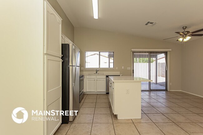 8818 W Loma Ln Peoria, AZ 85345 photo 5