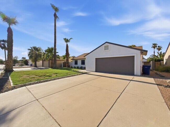 Chandler / Tempe 3 Bd 2ba With A Pool, Great Schools, Tile Floors photo 5