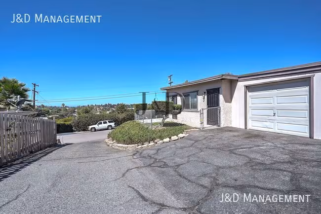 360 Peters Dr Vista, CA 92083 photo 2