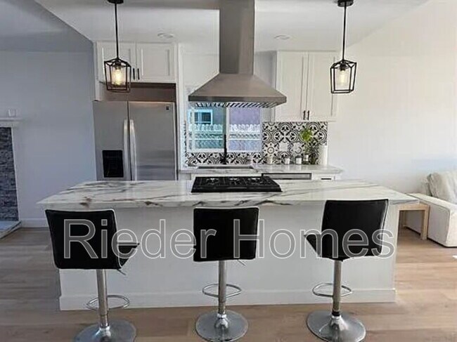664 Carefree Dr San Diego, CA 92114 photo 3