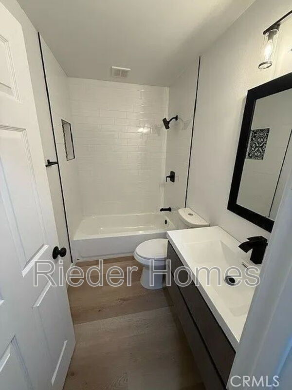 664 Carefree Dr San Diego, CA 92114 photo 5