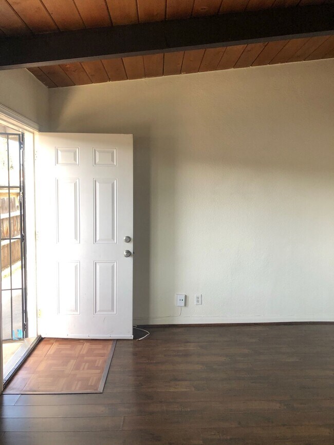 624 66th St San Diego, CA 92114 photo 2
