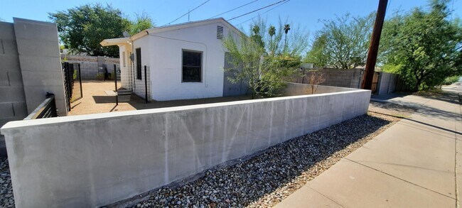 1401 E Hubbell St photo 3