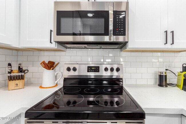 8649 E Royal Palm Rd Scottsdale, AZ 85258 photo 4
