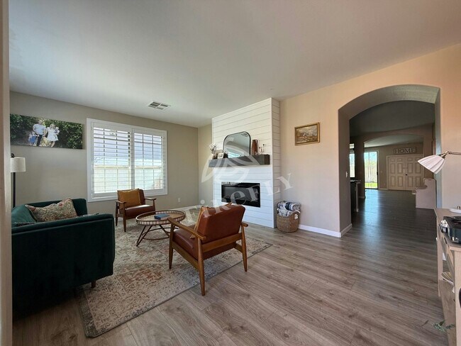 9047 W Yukon Dr Peoria, AZ 85382 photo 4