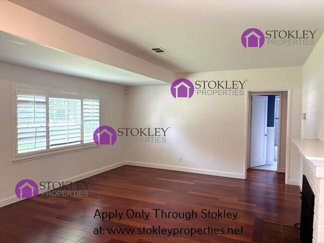 158 Cameo Dr photo 4