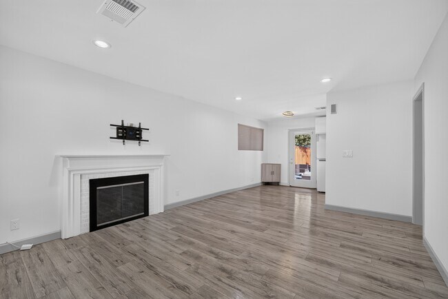 2018 Redbush Terrace San Jose, CA 95128 photo 4