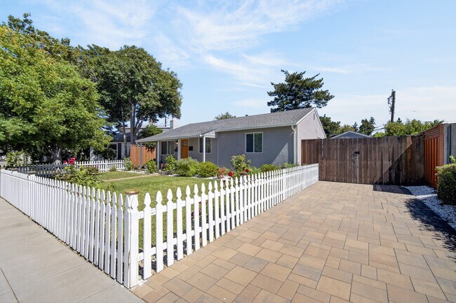 2018 Redbush Terrace San Jose, CA 95128 photo 2