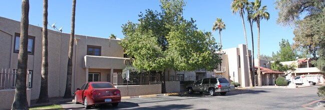 Ciento West photo 3