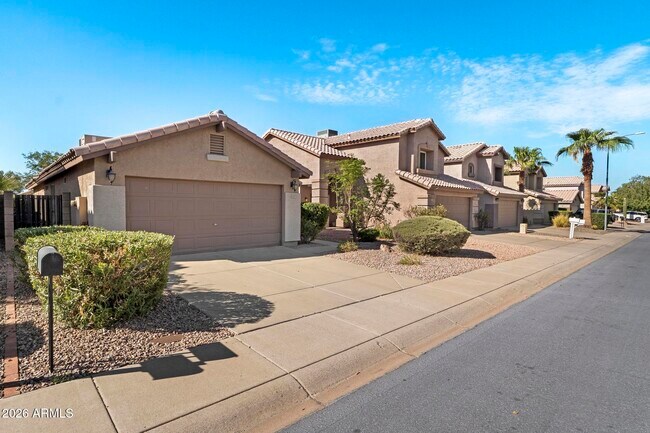 4147 E Coolbrook Ave photo 4