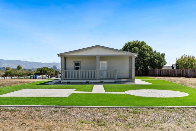 517 Calabasas Rd Watsonville, CA 95076 photo 3