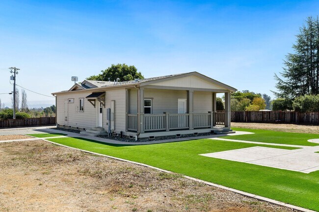 517 Calabasas Rd Watsonville, CA 95076 photo 4
