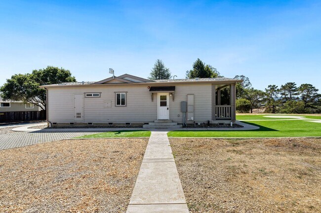 517 Calabasas Rd Watsonville, CA 95076 photo 5