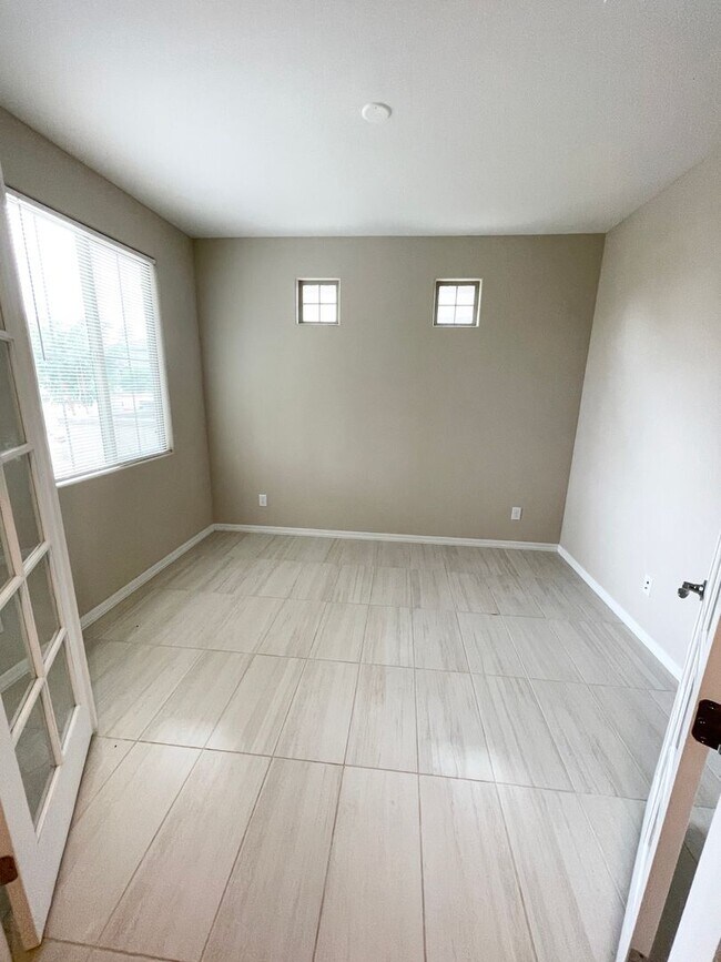 9002 W San Miguel Ave Glendale, AZ 85305 photo 4