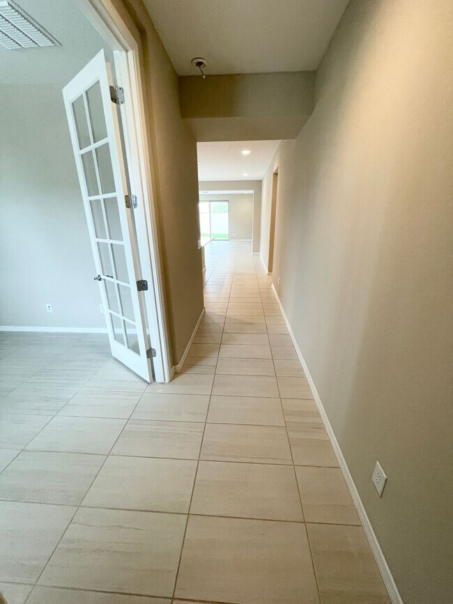 9002 W San Miguel Ave Glendale, AZ 85305 photo 3