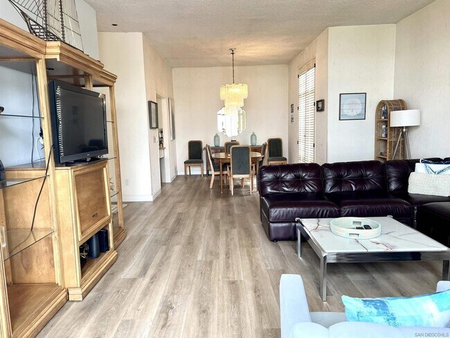 8263 Camino Del Oro San Diego, CA 92037 photo 5