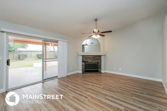 1668 E Golden Ln Chandler, AZ 85225 photo 3