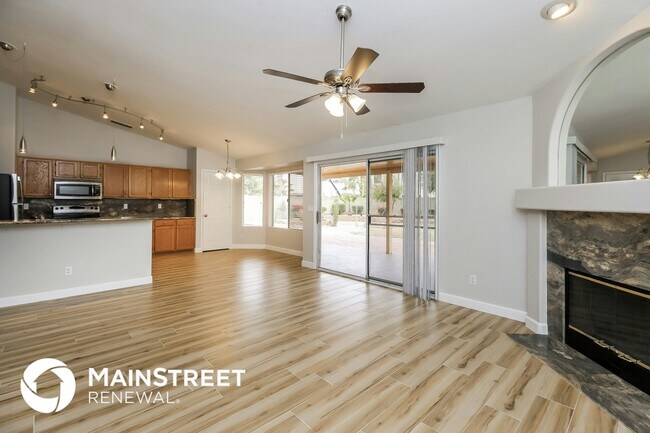 1668 E Golden Ln Chandler, AZ 85225 photo 4