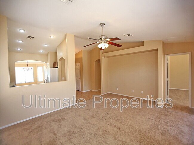 2333 W Maldonado Dr Phoenix, AZ 85041 photo 3