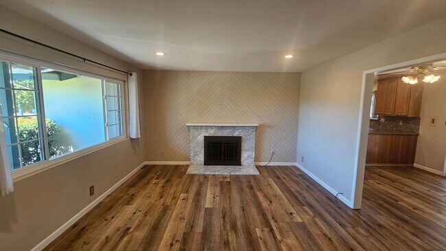 8164 Cardiff Dr Dublin, CA 94568 photo 2