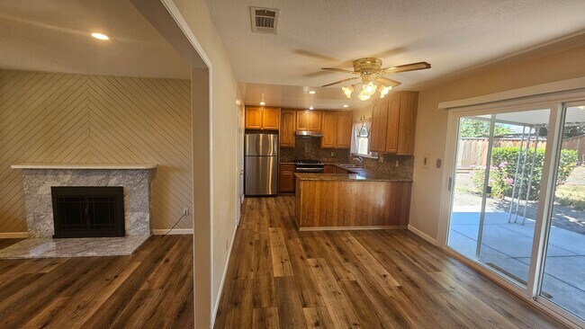 8164 Cardiff Dr Dublin, CA 94568 photo 4