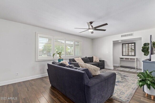 1942 E Pebble Beach Dr Tempe, AZ 85282 photo 5