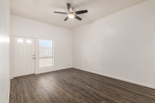 6042 West Oregon Avenue photo 4