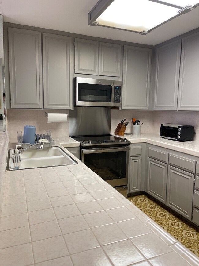 5765 Friars Rd San Diego, CA 92110 photo 2