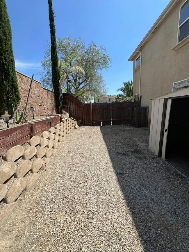 23990 Hollingsworth Dr photo 5