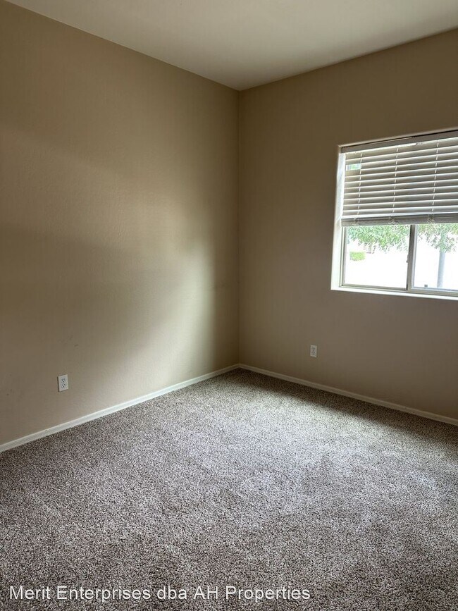 1648 Penstemon Dr Apache Junction, AZ 85120 photo 4