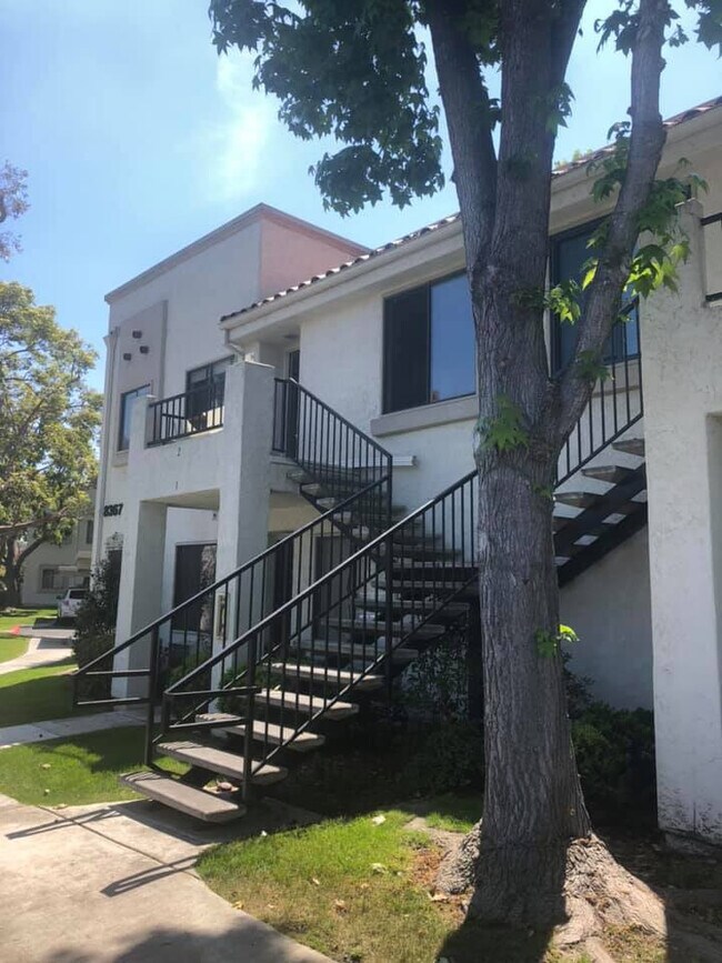 8367 Capricorn Way San Diego, CA 92126 photo 2