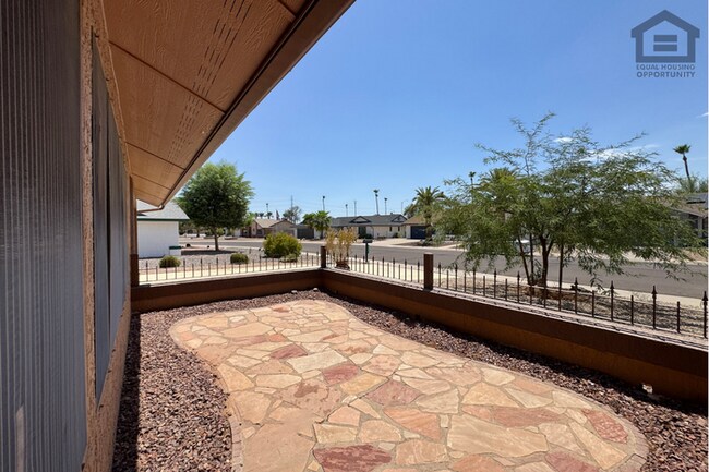 17211 N Desert Glen Dr Sun City West, AZ 85375 photo 5