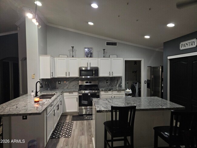 10937 E Catalina Ave photo 2