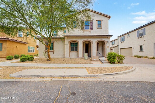 Modern Two-story Home With Upgraded Kitchen &amp; Ev Charging