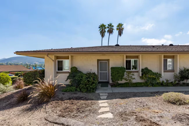 1001 La Pluma Ct San Marcos, CA 92078 photo 2