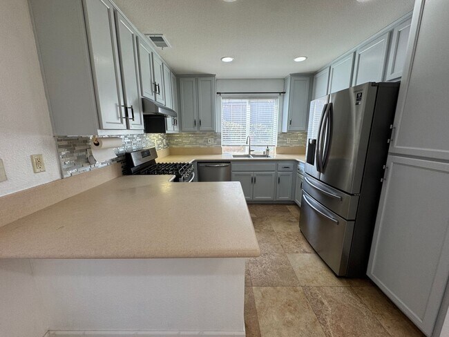 826 Caminito Siena Chula Vista, CA 91911 photo 3