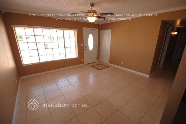 907 N Wedgewood Dr photo 4