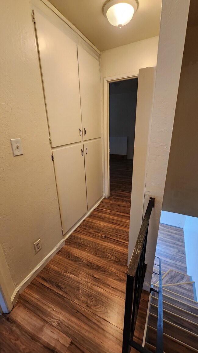 541-553 Admiral Callaghan Ln. photo 4