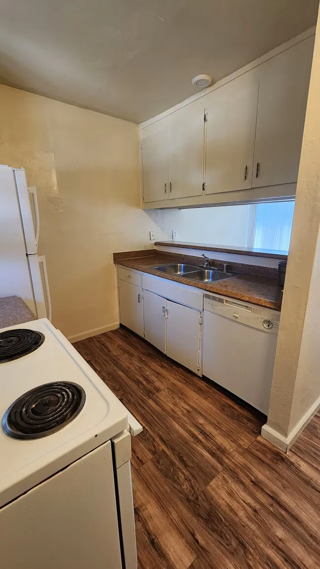 541-553 Admiral Callaghan Ln. photo 3