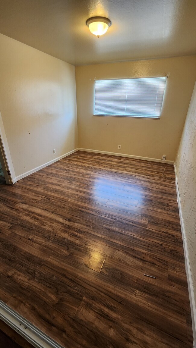 541-553 Admiral Callaghan Ln. photo 5