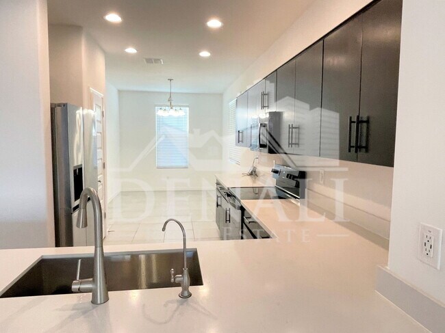 7954 W Medlock Dr Glendale, AZ 85303 photo 4