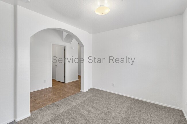 3021 W Grenadine Rd Phoenix, AZ 85041 photo 4
