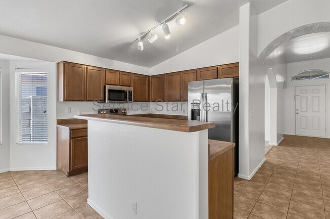 3021 W Grenadine Rd Phoenix, AZ 85041 photo 5