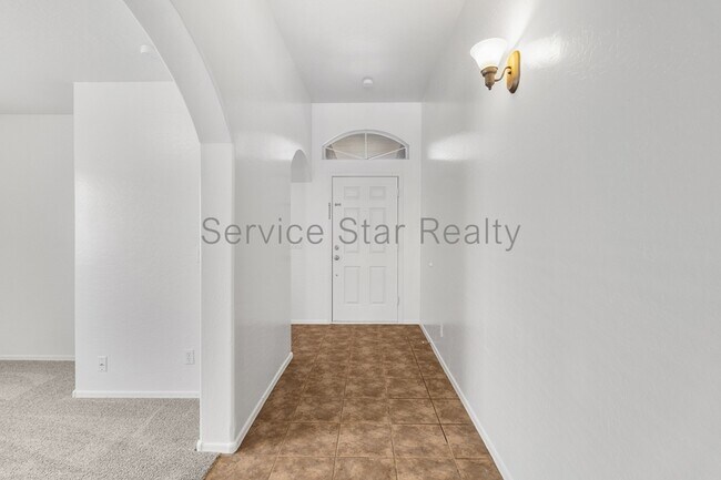 3021 W Grenadine Rd Phoenix, AZ 85041 photo 3