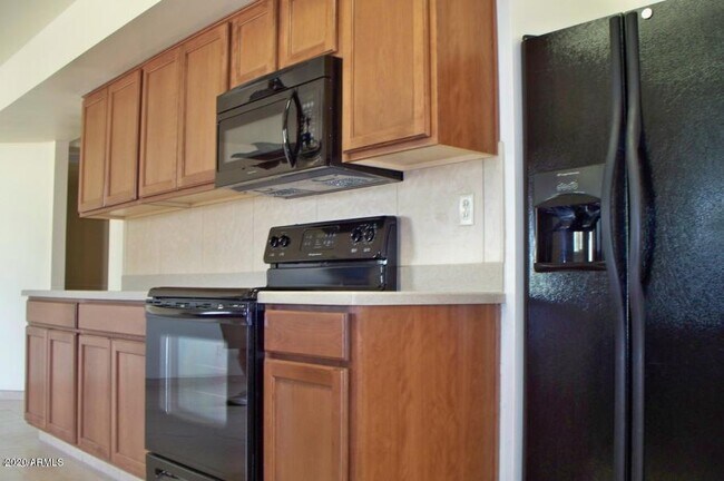 10772 W Crosby Dr Sun City, AZ 85351 photo 4