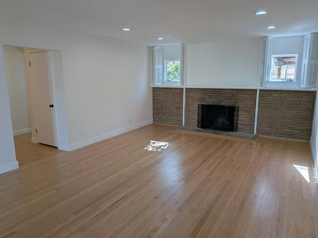 76 Paul Ave Mountain View, CA 94041 photo 2
