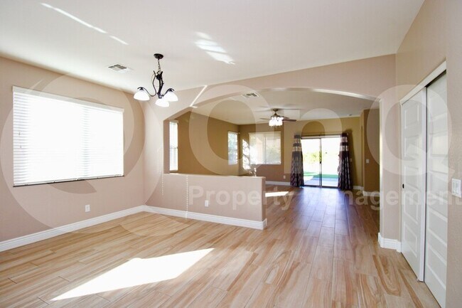 4018 E Expedition Way Phoenix, AZ 85050 photo 2