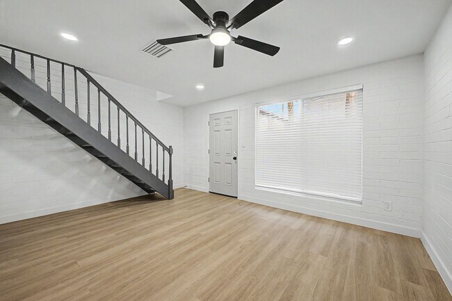 1804 E Concorda Dr Tempe, AZ 85282 photo 2