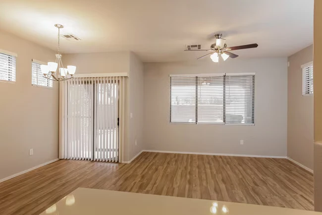 21808 N 40th Pl Phoenix, AZ 85050 photo 4